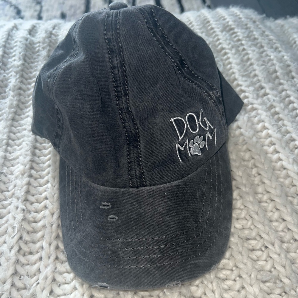 Dog mom hat never worn